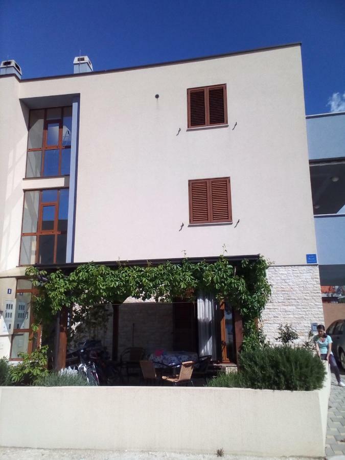 Apartman Edi Nin Exterior photo
